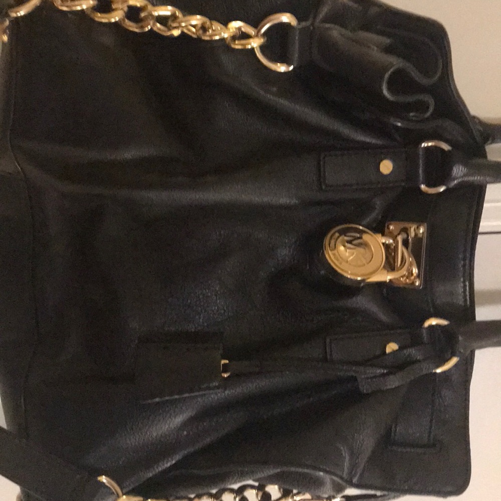 Black Michael Kors pocketbook
